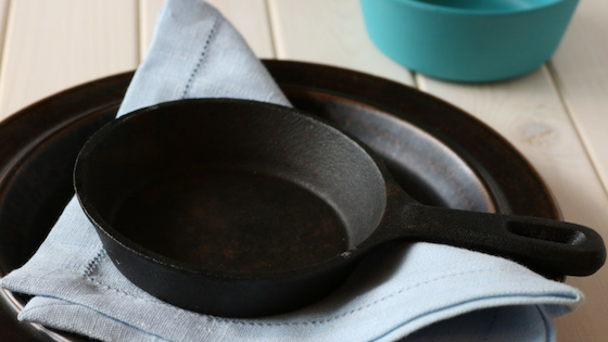 clean cast iron cookware